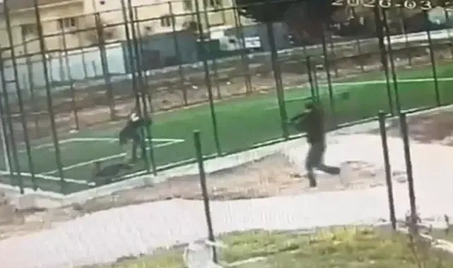 17 yaşındaki çocuk, akranını pompalı tüfekle vurdu; olay kamerada