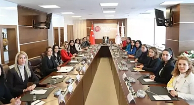 Aile ve Sosyal Hizmetler Bakanı, kadın ve çocuk hakları komisyonu temsilcileriyle bir araya geldi 