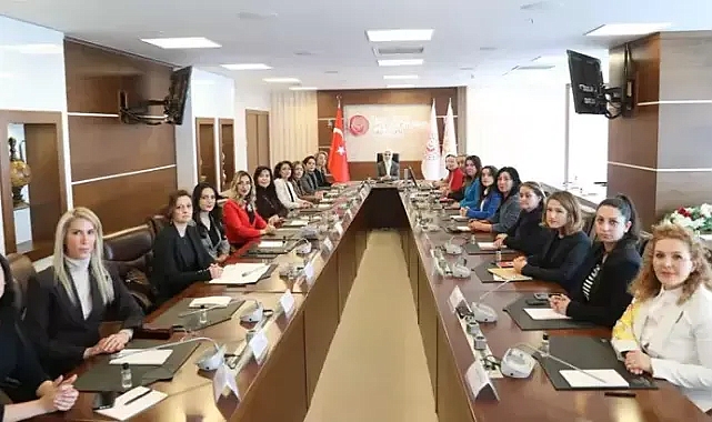 Aile ve Sosyal Hizmetler Bakanı, kadın ve çocuk hakları komisyonu temsilcileriyle bir araya geldi 