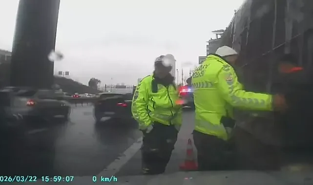 Bağcılar'da boğazına şeker kaçan sürücüyü polis kurtardı