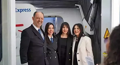 Emekli pilot son uçuşunu kızının desteği ile gerçekleştirdi