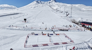 Erciyes’te kar voleybolu heyecanı başlıyor