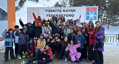 Erzurum’da düzenlenen Snowboard Türkiye Şampiyonası’ndan 15 madalya döndüler