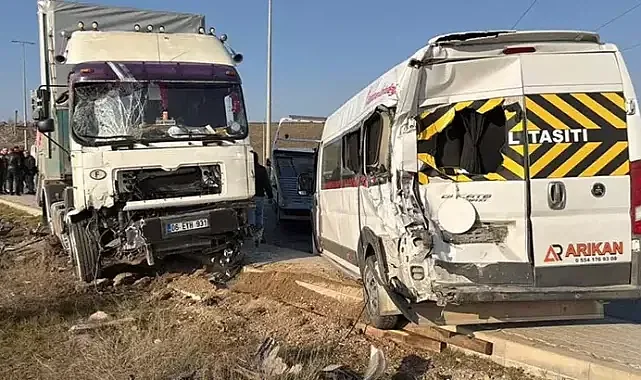 Eskişehir'de TIR, 4 araca çarptı; 12 yaralı