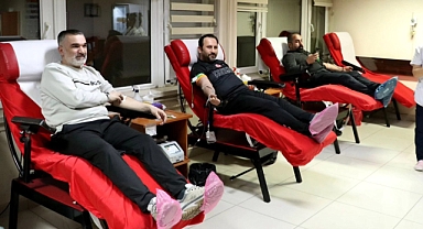 Galatasaray taraftarları ve eğitimcilerden kanser hastası çocuklar için kan bağışı