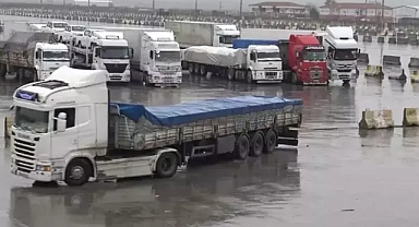  Habur Sınır Kapısı’nda ticaret trafiği kesintisiz devam ediyor 