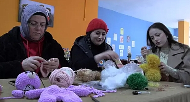  Kadınlar İlmek ilmek sevgi işledi 