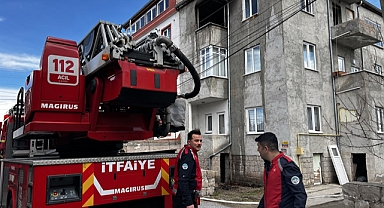 Kayseri’de binada çıkan yangında 2 kişi dumandan etkilendi