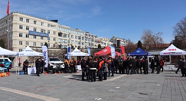 Kayseri’de Deprem Haftası’nda arama-kurtarma ekiplerinden bilgilendirme standı