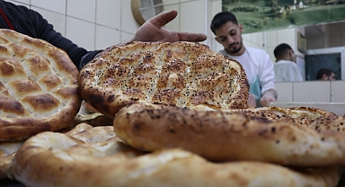 Kayseri’de hayırseverlerin desteğiyle askıda Ramazan pidesi uygulaması