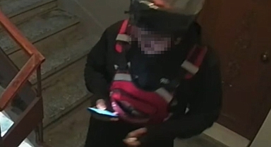 Kayseri'de kurye, sipariş getirdiği binaya idrarını yaptı