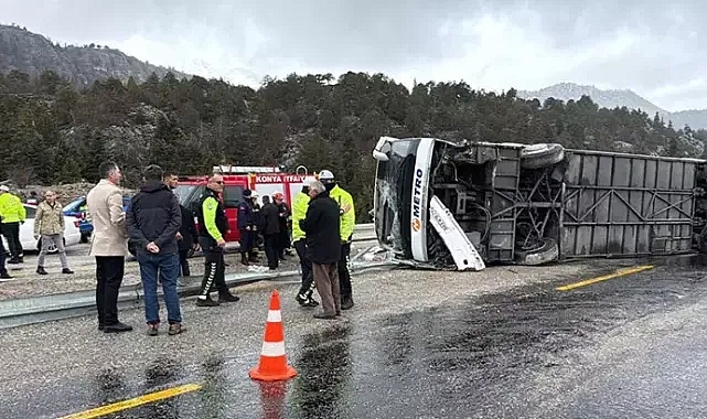 Konya-Antalya kara yolunda yolcu otobüsü devrildi; 2'si ağır 15 yaralı