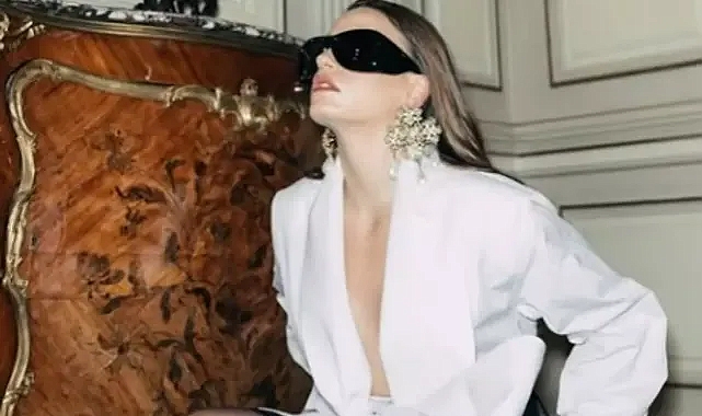 O ünlü bacak boyuyla sosyal medyayı salladı!