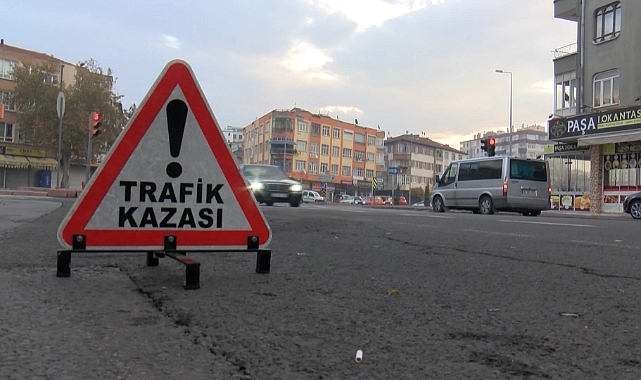 Otobüsle ambulans çarpıştı: 16 ölü