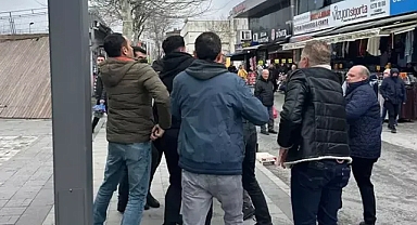 Seyyar satıcıların zabıta görevlilerine saldırı anı kamerada: 2 yaralı, 2 tutuklama