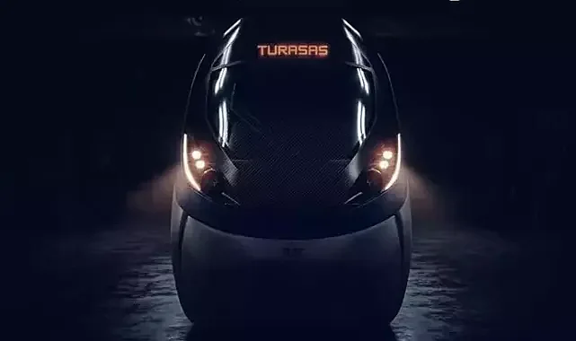 Türkiye'nin ürettiği ilk hızlı tren, raylara iniyor