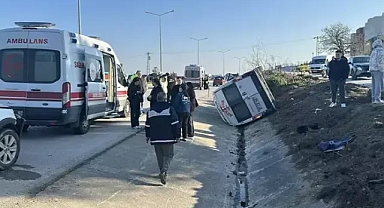 Yolcu minibüsüyle otomobil çarpıştı: 8 yaralı