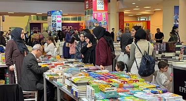 8.Kayseri Kitap Fuarına son iki günde yoğun ilgi: kitap kokusu almayan kalmasın!