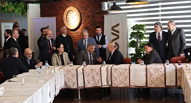 AKİB Genel Başkanı Ali Hızar, Mevlüt Çavuşoğlu ile Avrupa’daki Türklerin sorunlarını görüştü