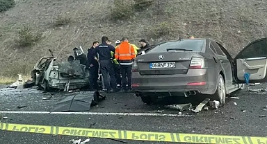 Ankara'da iki otomobil çarpıştı: 5 ölü