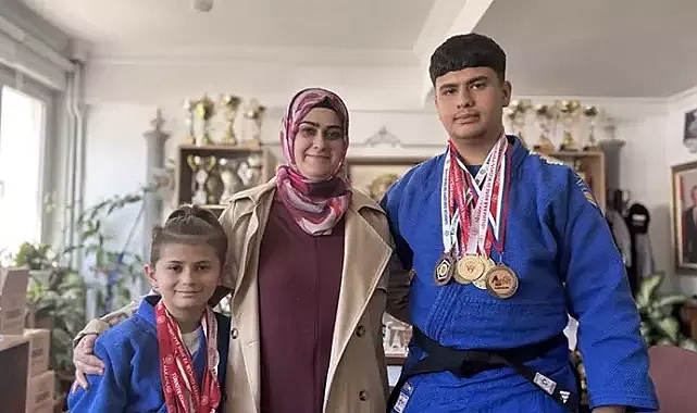 Anneleri ehliyet aldı, onlar şampiyon oldu