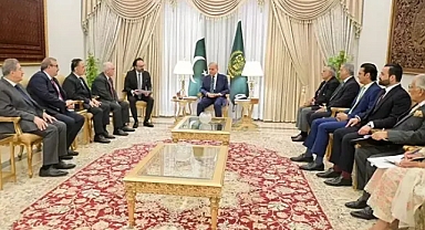 AYM Başkanının Pakistan Başbakanı ile yüz yüze görüştü!