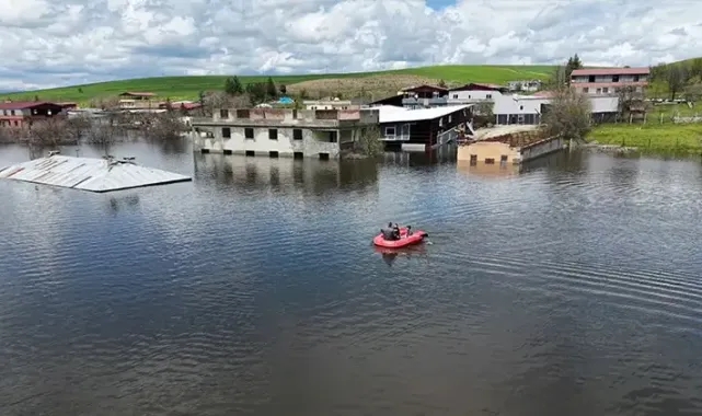 Baraj kapaklarının açılmasıyla 10 ev su altında kaldı