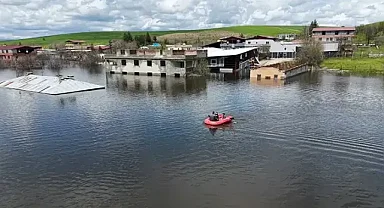 Baraj kapaklarının açılmasıyla 10 ev su altında kaldı