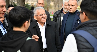 BAŞKAN BÜYÜKKILIÇ, MİMARSİNAN PARKI’NDA VATANDAŞLAR VE ÖĞRENCİLERLE BİR ARAYA GELDİ