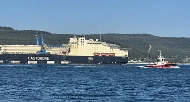  Boru döşeme gemisi Marmara Denizi'ne doğru yol aldı.