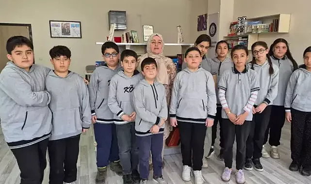 Depremde kaybettiği kızı ve damadı için kütüphane kurdu