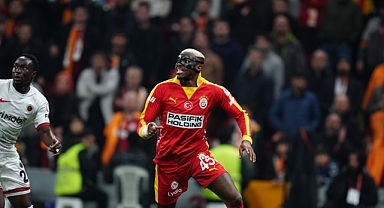 Derbi öncesi Osimhen'i bekleyen büyük tehlike!