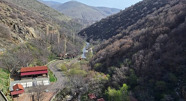 Derebağı Şelalesi’nde sağanak yağış debiyi artırdı