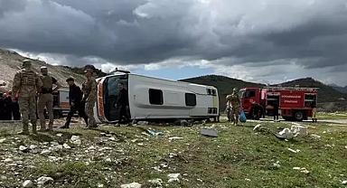 Diyarbakır’da midibüs devrildi: 1 ölü, 12 yaralı 