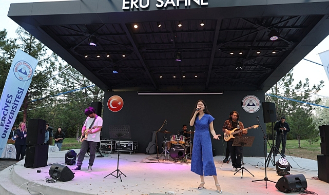 ERÜ Sahne Muhteşem Konserle Açıldı
