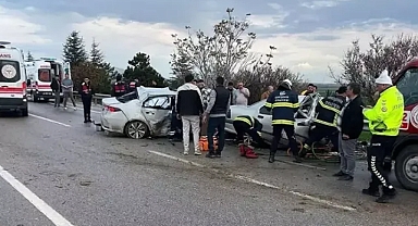 Eskişehir’de otomobil karşı şeride geçip başka otomobile çarptı; 4 ölü, 2 yaralı