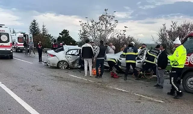 Eskişehir’de otomobil karşı şeride geçip başka otomobile çarptı; 4 ölü, 2 yaralı