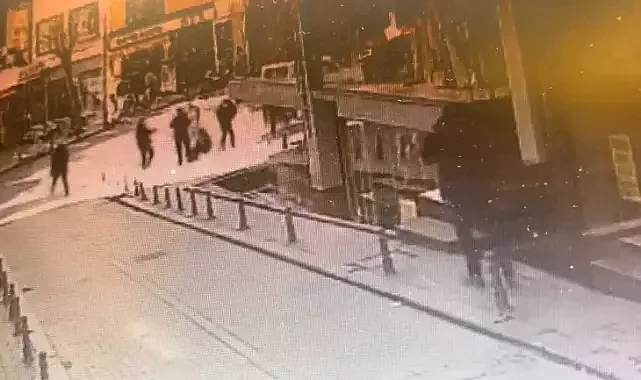 Fatih'te silahlı saldırıya uğrayan kurye öldü; o anlar kamerada