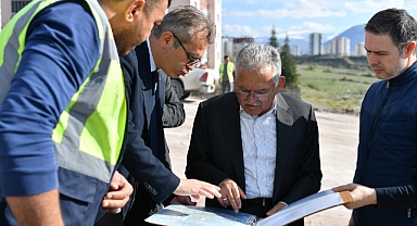  GÖKKENT’TE 5 KİLOMETRELİK ANA ARTERİ İNCELEYEN BAŞKAN BÜYÜKKILIÇ: “HİZMET YAPILAŞMANIN ÖNÜNDE GİDİYOR”