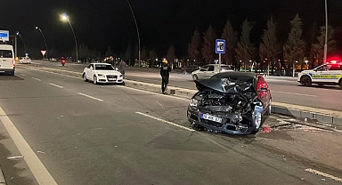 İki otomobil çarpıştı: 1 yaralı