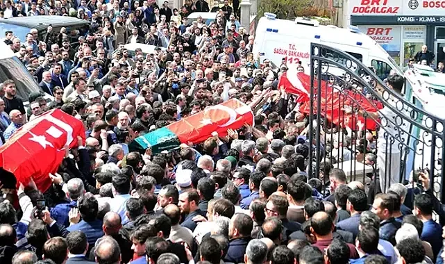 Kahramanmaraş’ta okuldaki saldırıda yaşamını yitiren öğrenciler toprağa verildi