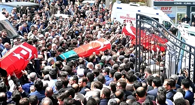 Kahramanmaraş’ta okuldaki saldırıda yaşamını yitiren öğrenciler toprağa verildi