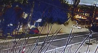 Kayseri’de otomobil ile traktörün çarpıştığı kaza kamerada