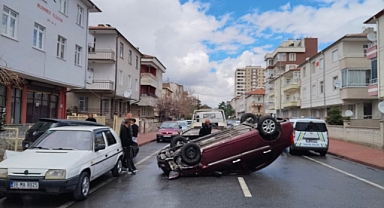 Kayseri'de otomobilin devrildiği kaza kamerada