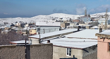 Kırsal mahallelere nisan ayında kar yağdı