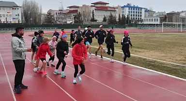 Milli Atletler Kars'ta rüzgar gibi esti!