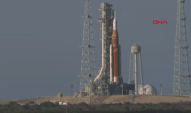 NASA, Ay'a insanlı uçuş başlattı