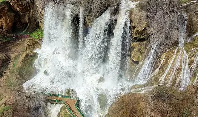 Obrukla oluşan Sızır Şelalesi, son yağışlarla coştu