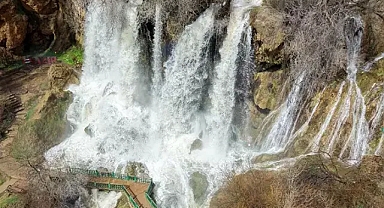 Obrukla oluşan Sızır Şelalesi, son yağışlarla coştu