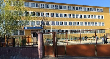 Öğretmene Bıçaklı Saldırı Girişimi Polis Tarafından Engellendi